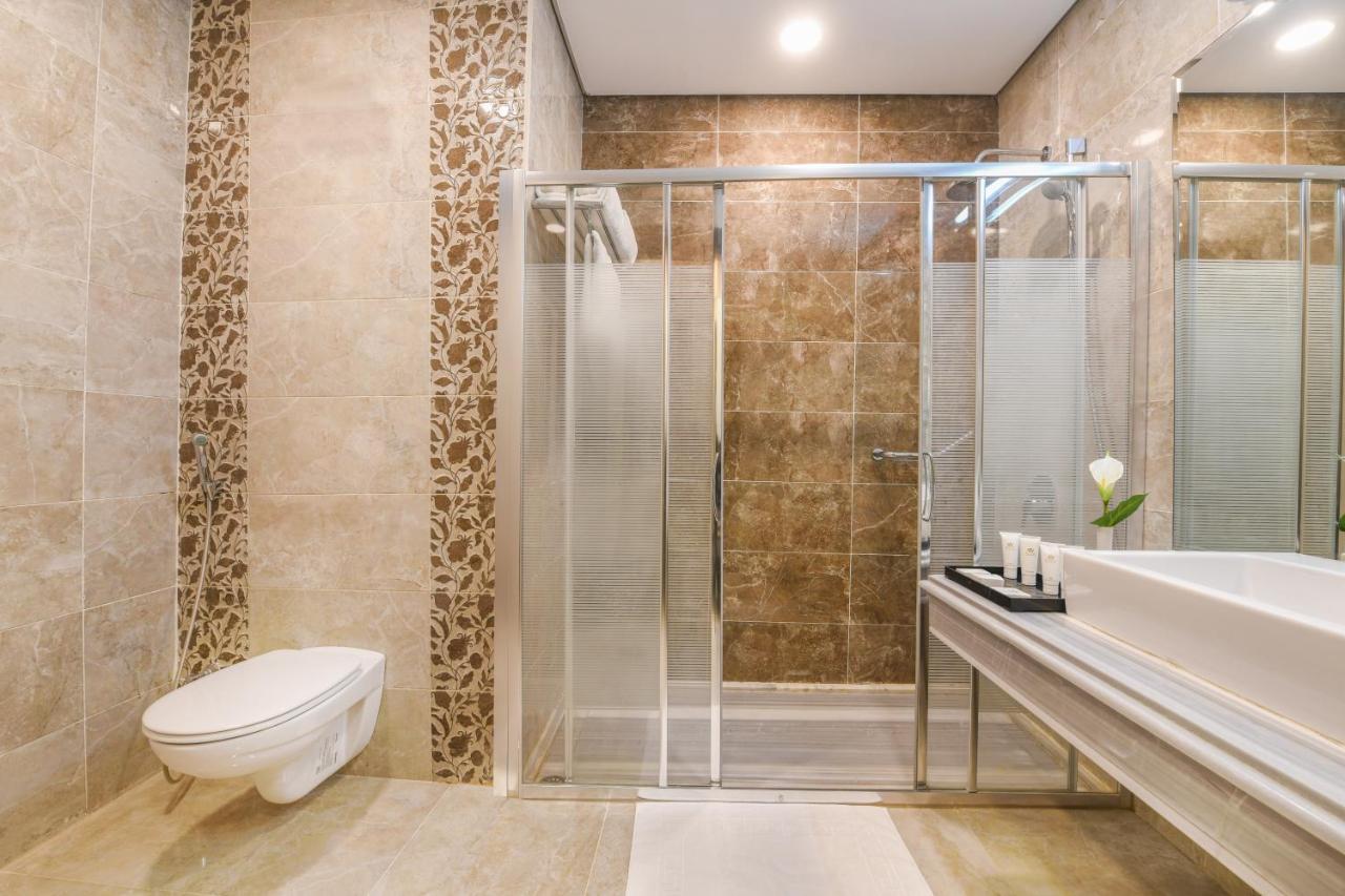 Tolip Gardens Hotel Кайро Екстериор снимка A shower enclosure