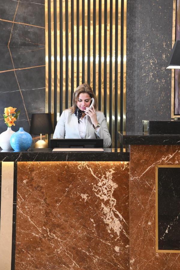 Tolip Gardens Hotel Кайро Екстериор снимка A hotel receptionist