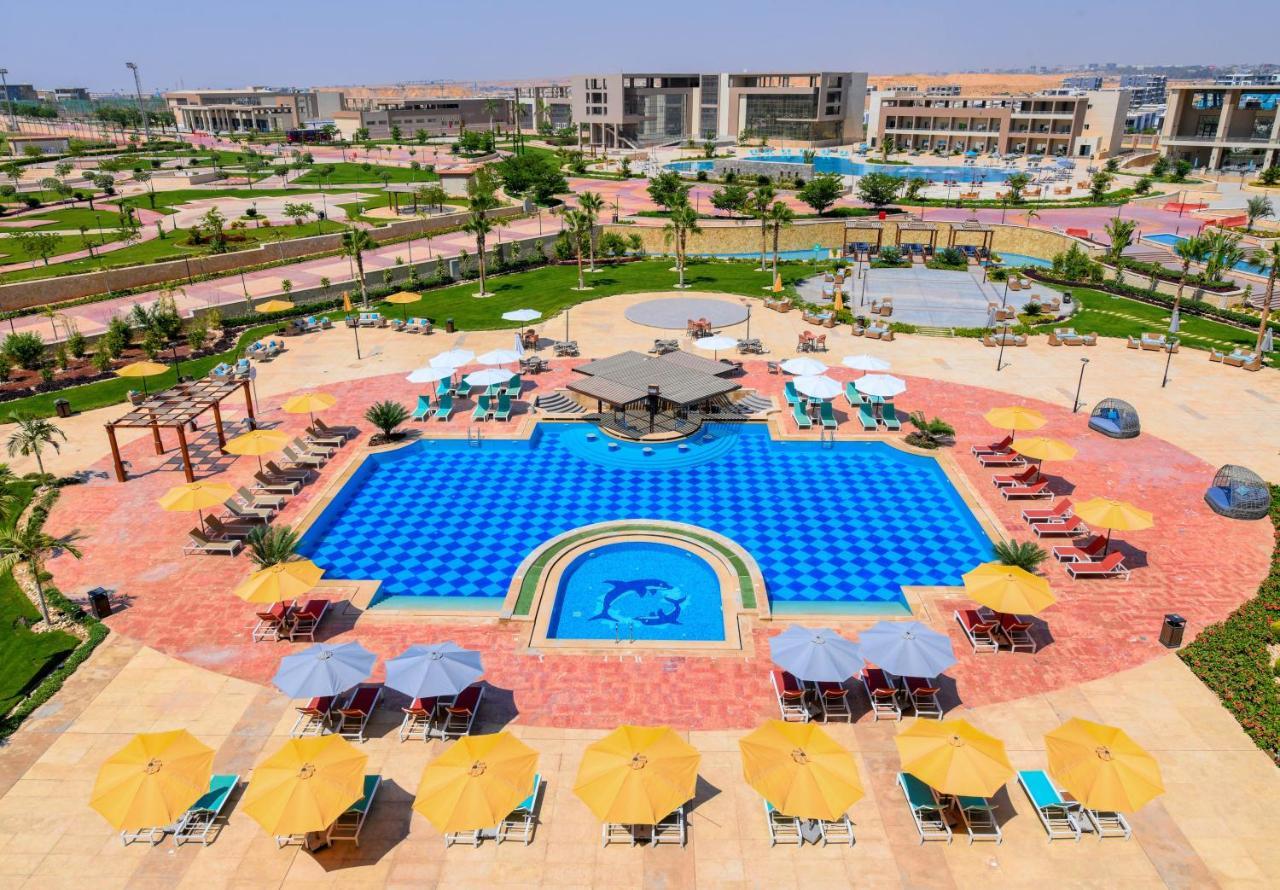 Tolip Gardens Hotel Кайро Екстериор снимка The swimming pool at the resort