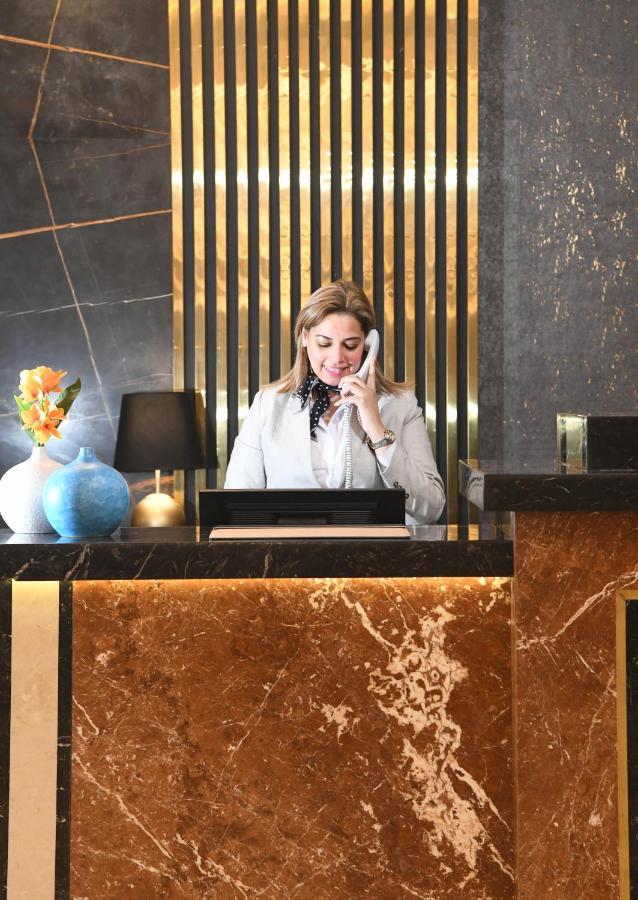 Tolip Gardens Hotel Кайро Екстериор снимка A hotel receptionist