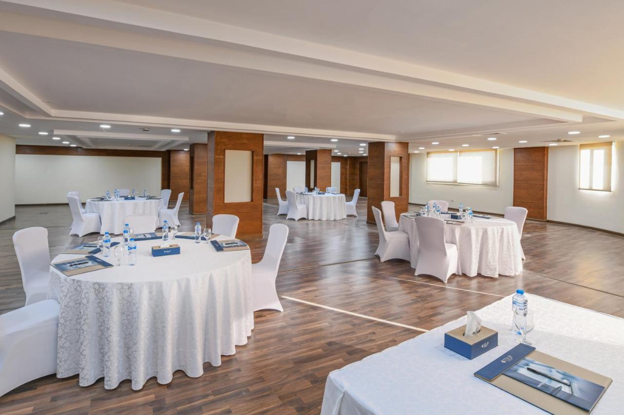 Tolip Gardens Hotel Кайро Екстериор снимка Meeting room