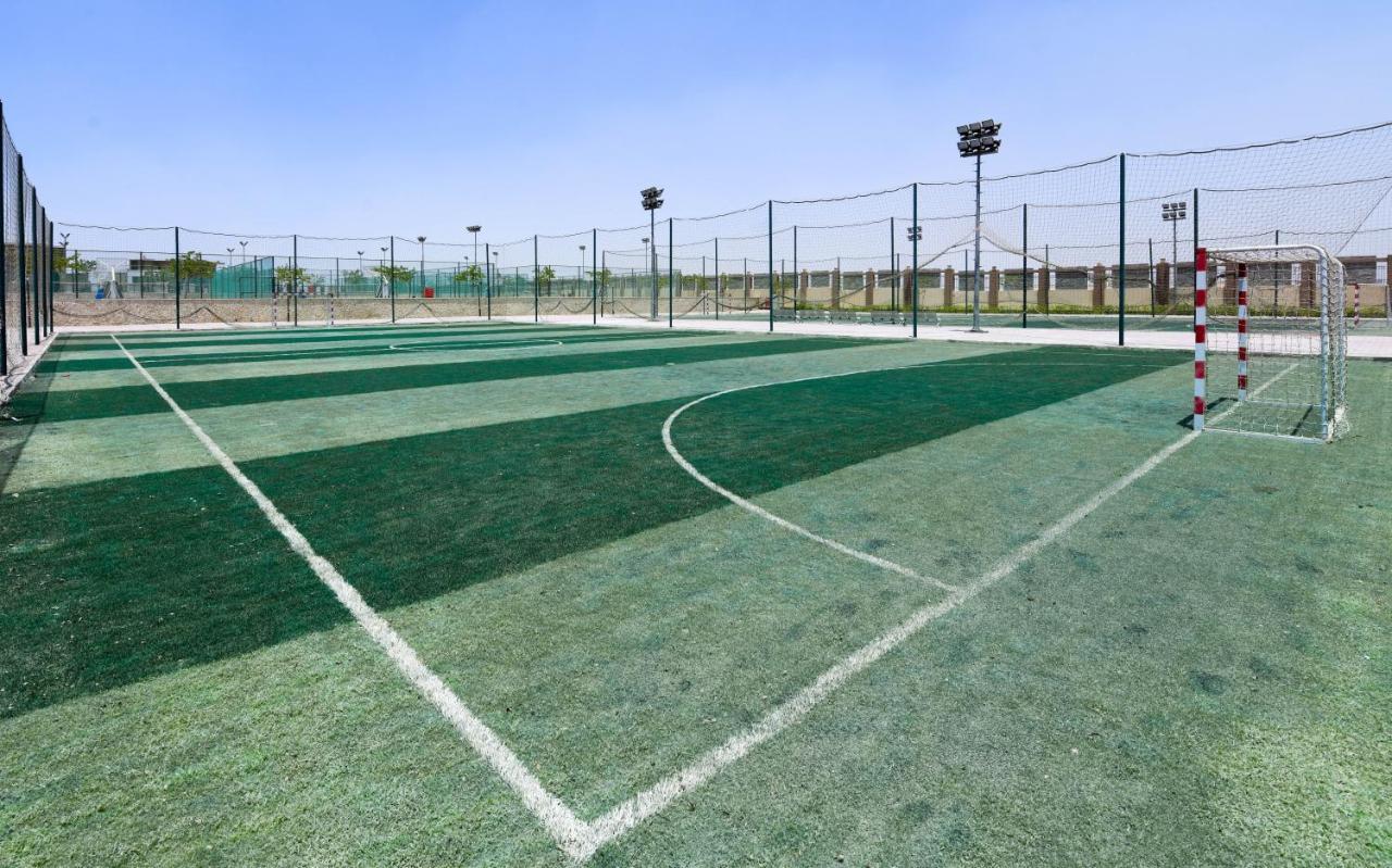 Tolip Gardens Hotel Кайро Екстериор снимка A handball court